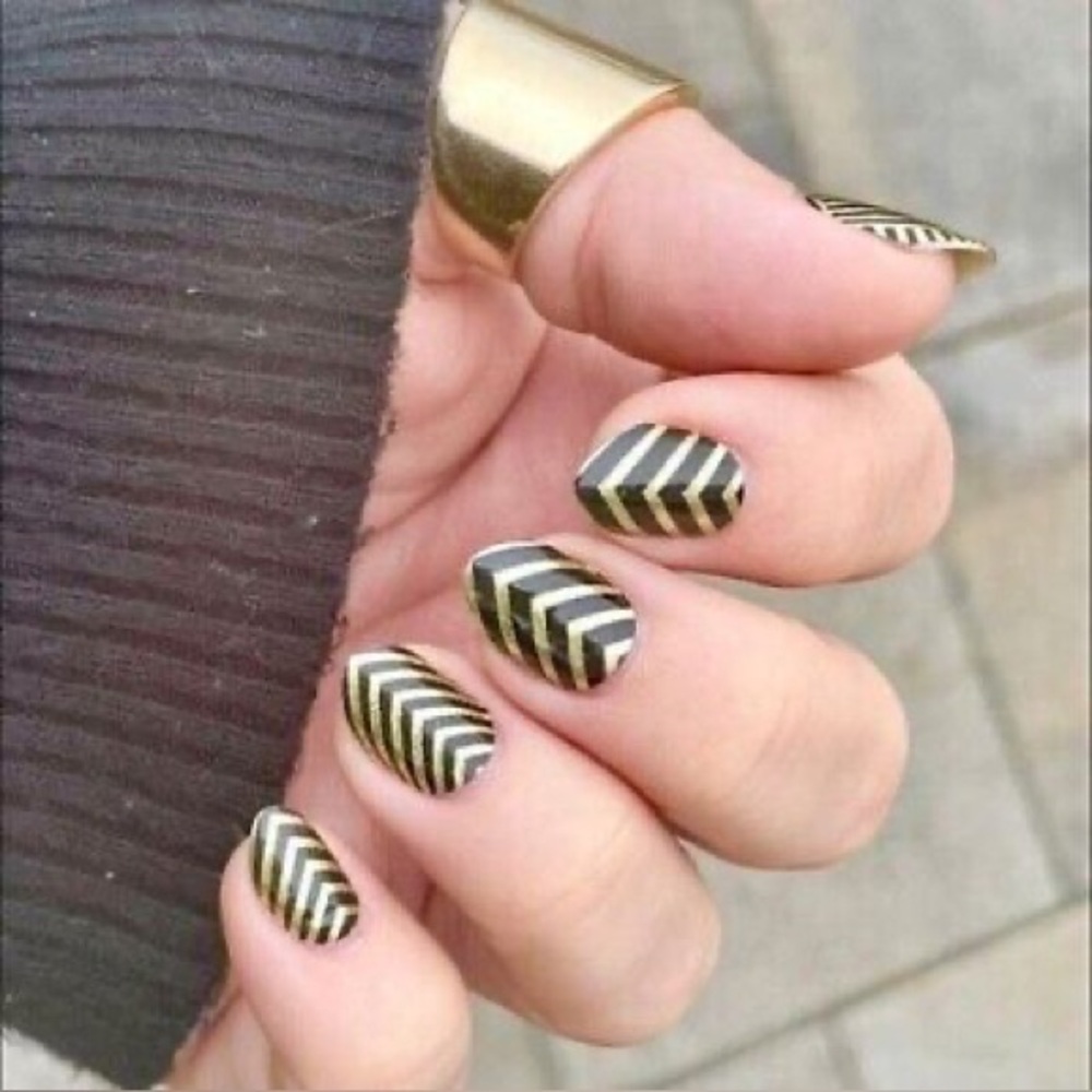 🛍️FREE w/$15☀️ Color Street Nail Strips - Drop the Ball